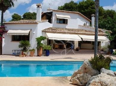 Chalet con 4 dormitorios se vende en Moraira, Costa Blanca