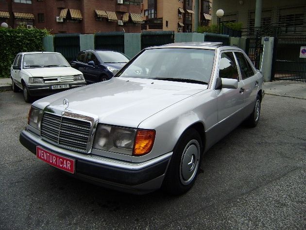 MERCEDES-BENZ CLASE E 300D TURBO