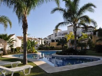 Apartamento con 2 dormitorios se vende en Marbella, Costa del Sol