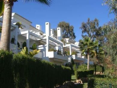 Apartamento con 3 dormitorios se vende en Marbella, Costa del Sol