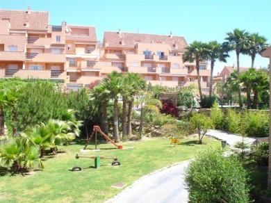 Apartamento con 3 dormitorios se vende en Casares Costa, Costa del Sol