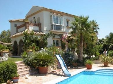 Chalet con 6 dormitorios se vende en Mijas Costa, Costa del Sol