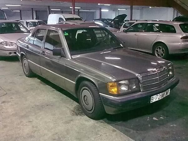 MERCEDES-BENZ 190E 1.8, Gris antracita metalizado, año 1991, 5 velocidades.- Dirección asistida.- Aire acondicionado.- C