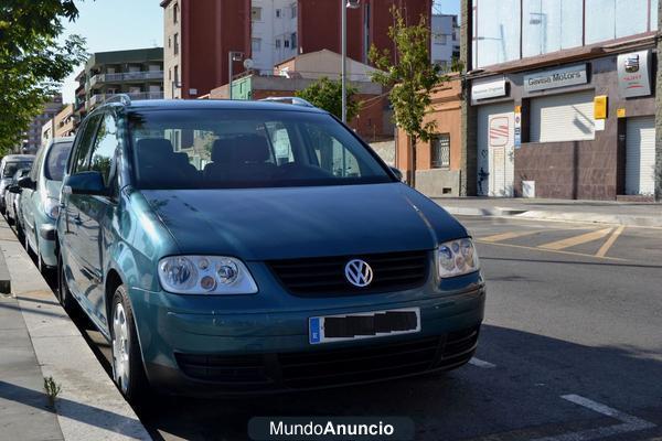 Se vende VOLKSWAGEN Touran 2.0 TDI HIGHLINE 5p.