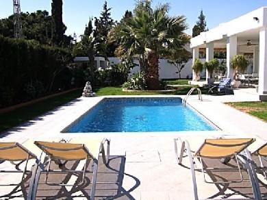 Chalet con 9 dormitorios se vende en Marbella, Costa del Sol