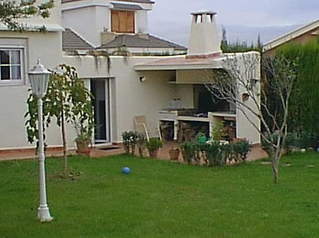 Paelleros, hornos a leña y asadores