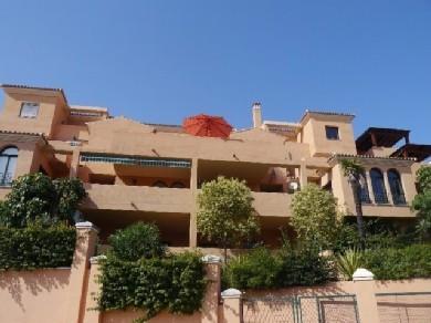 Apartamento con 3 dormitorios se vende en Marbella, Costa del Sol