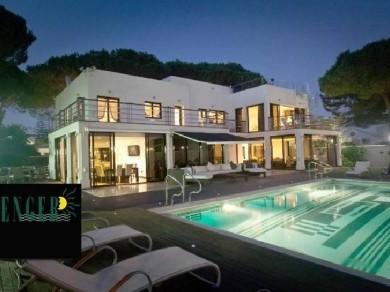 Chalet con 7 dormitorios se vende en Marbella, Costa del Sol