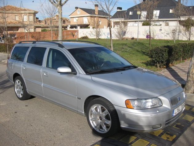 VOLVO V70 2.4 Momentum 170