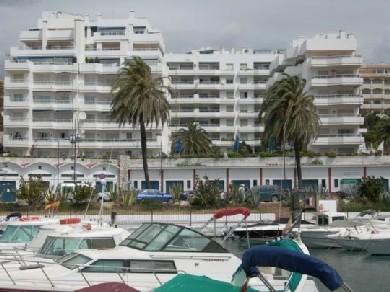 Apartamento con 2 dormitorios se vende en Estepona, Costa del Sol