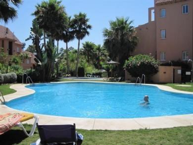 Apartamento con 2 dormitorios se vende en Casares Costa, Costa del Sol