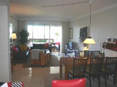 Apartamento con 2 dormitorios se vende en Marbella, Costa del Sol