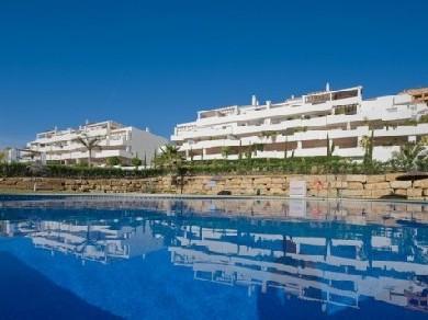 Apartamento con 2 dormitorios se vende en Estepona, Costa del Sol