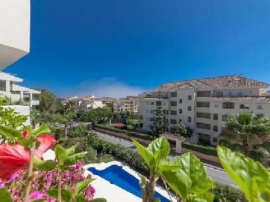 Apartamento con 2 dormitorios se vende en Marbella, Costa del Sol