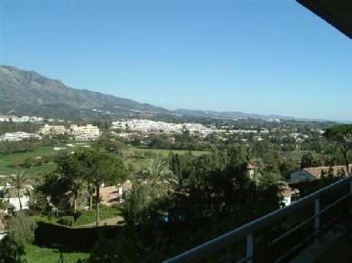 Apartamento con 2 dormitorios se vende en Marbella, Costa del Sol