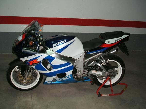 VENDO GSX R750, AÑO 2001