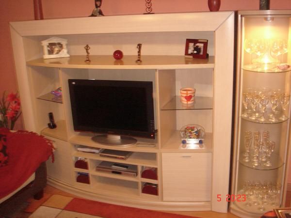 Vendo mueble de salón de gran calidad con regalo de tv lcd