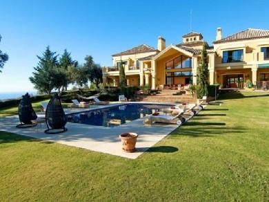 Chalet con 6 dormitorios se vende en Marbella, Costa del Sol