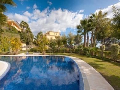 Apartamento con 3 dormitorios se vende en Marbella, Costa del Sol