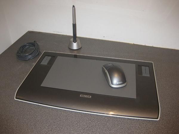 Se vende Tableta digitalizadora WACOM Intuos 3 A4 Wide (Panoramica) valorada en 480