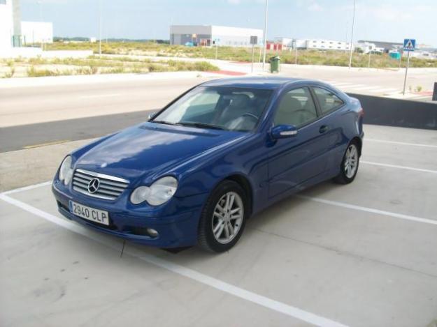 2003 Mercedes-Benz C 220 CDI Sportcoupe Azul Metalizado