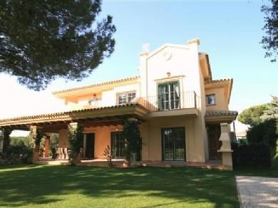 Chalet con 4 dormitorios se vende en Marbella, Costa del Sol