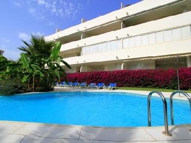 Apartamento con 2 dormitorios se vende en Marbella, Costa del Sol