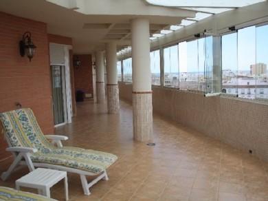 Apartamento con 4 dormitorios se vende en Estepona, Costa del Sol