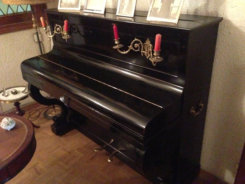 Piano vertical marca pleyel .año 1885-1890