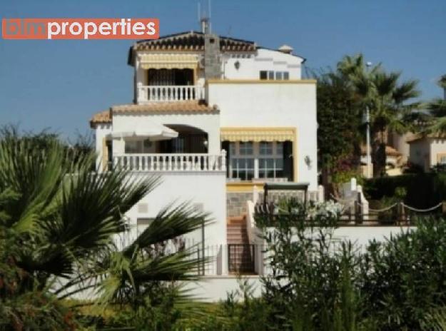 Chalet en venta en Villamartin, Alicante (Costa Blanca)