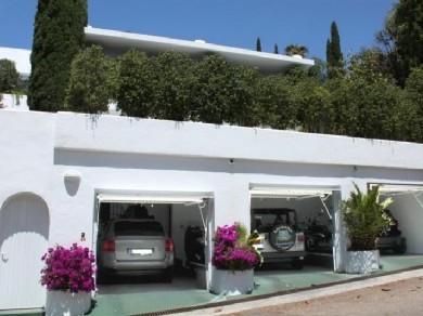 Chalet con 5 dormitorios se vende en Marbella, Costa del Sol