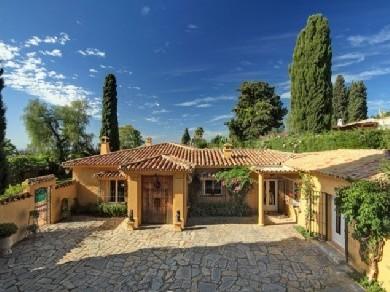 Chalet con 5 dormitorios se vende en Benahavis, Costa del Sol