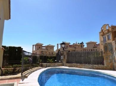 Chalet con 5 dormitorios se vende en Marbella, Costa del Sol