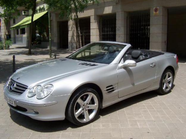 Venta de coche Mercedes SL 500 '02 en Madrid