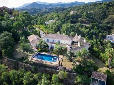 Chalet con 6 dormitorios se vende en Marbella, Costa del Sol