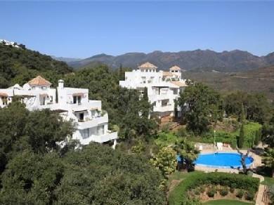 Apartamento con 2 dormitorios se vende en Marbella, Costa del Sol