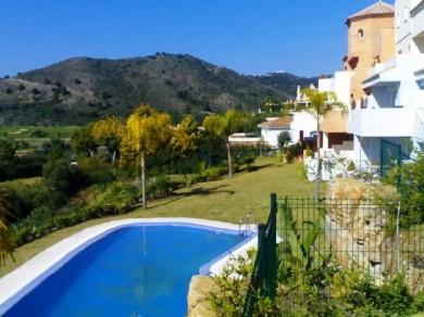 Apartamento con 2 dormitorios se vende en Benahavis, Costa del Sol