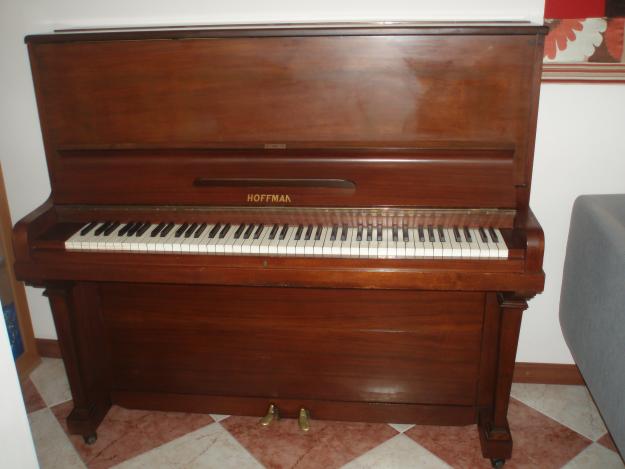 Piano de pared de la marca Hofmann