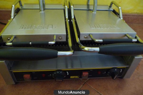 Grill doble con placas acanaladas BUFFALO