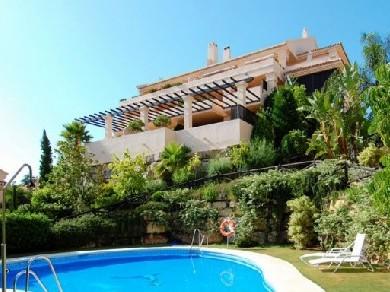 Apartamento con 3 dormitorios se vende en Marbella, Costa del Sol