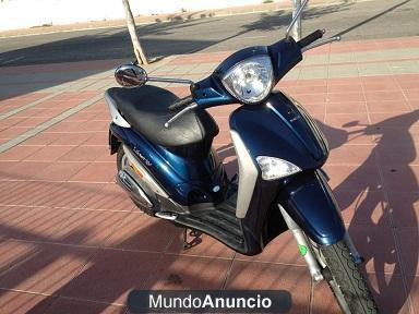 PIAGGIO LIBERTY DEL AÑO 2005 IMPECABLE DE TAPAS Y MOTOR