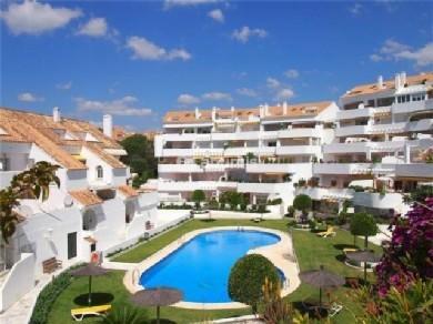 Apartamento con 2 dormitorios se vende en Marbella, Costa del Sol