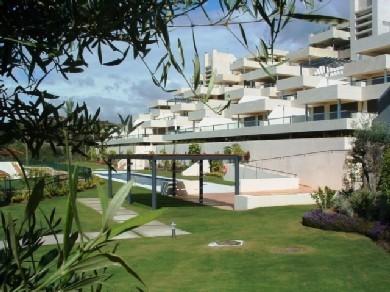 Apartamento con 2 dormitorios se vende en Marbella, Costa del Sol