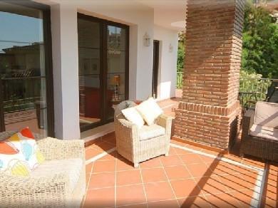 Apartamento con 3 dormitorios se vende en Marbella, Costa del Sol