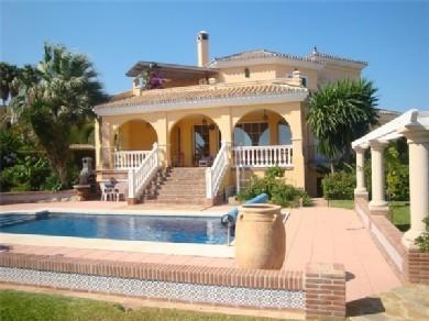 Chalet con 3 dormitorios se vende en Estepona, Costa del Sol