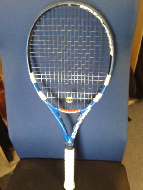 Se vende raqueta Babolat, modelo pure drive gt.