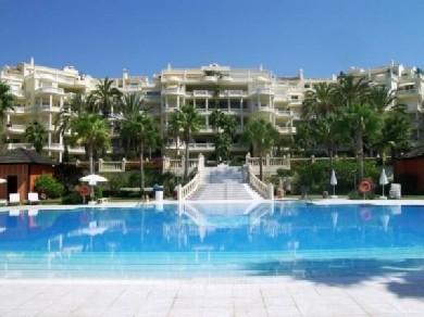 Apartamento con 2 dormitorios se vende en Estepona, Costa del Sol