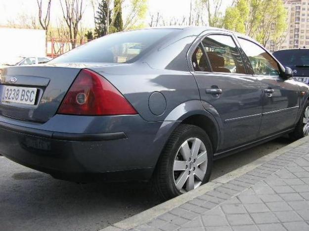 Comprar coche Ford MONDEO TDCI 115 GHIA '02 en Madrid