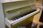 Vendo piano color blanco de pared buen estado y buen sonido. - mejor precio | unprecio.es