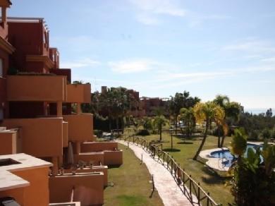 Apartamento con 2 dormitorios se vende en Marbella, Costa del Sol